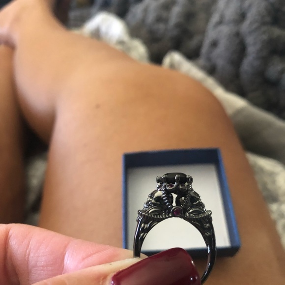 NWOT- CHARLINLIOL: Women’s Punk Style Skull Ring- Size 7. NEW, NEVER WORN. - Picture 5 of 5